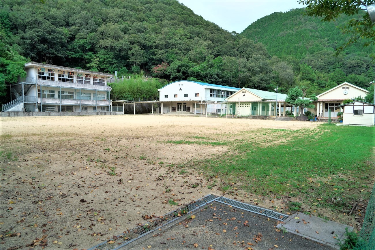 美作市立巨勢小学校