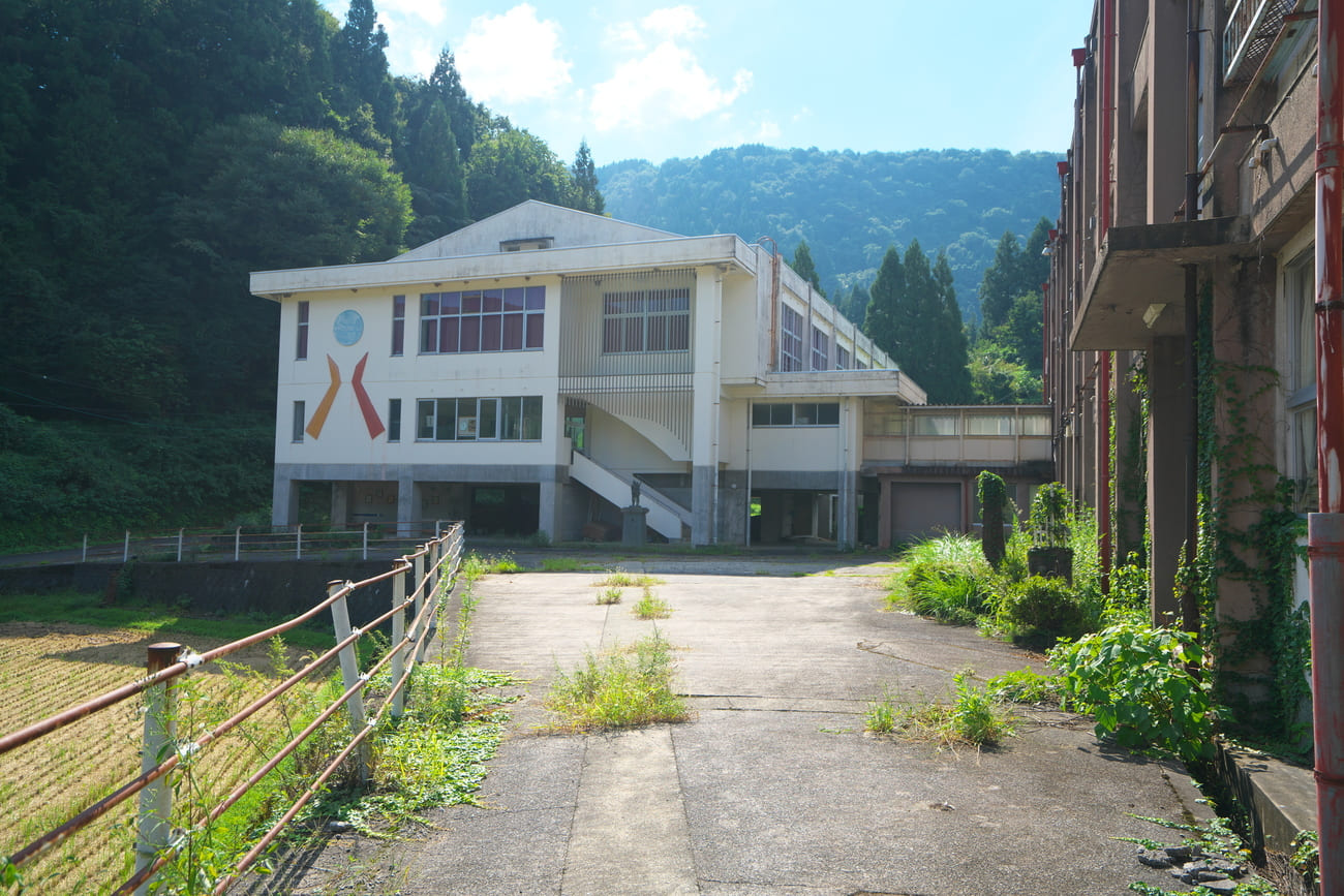 奥八田小学校