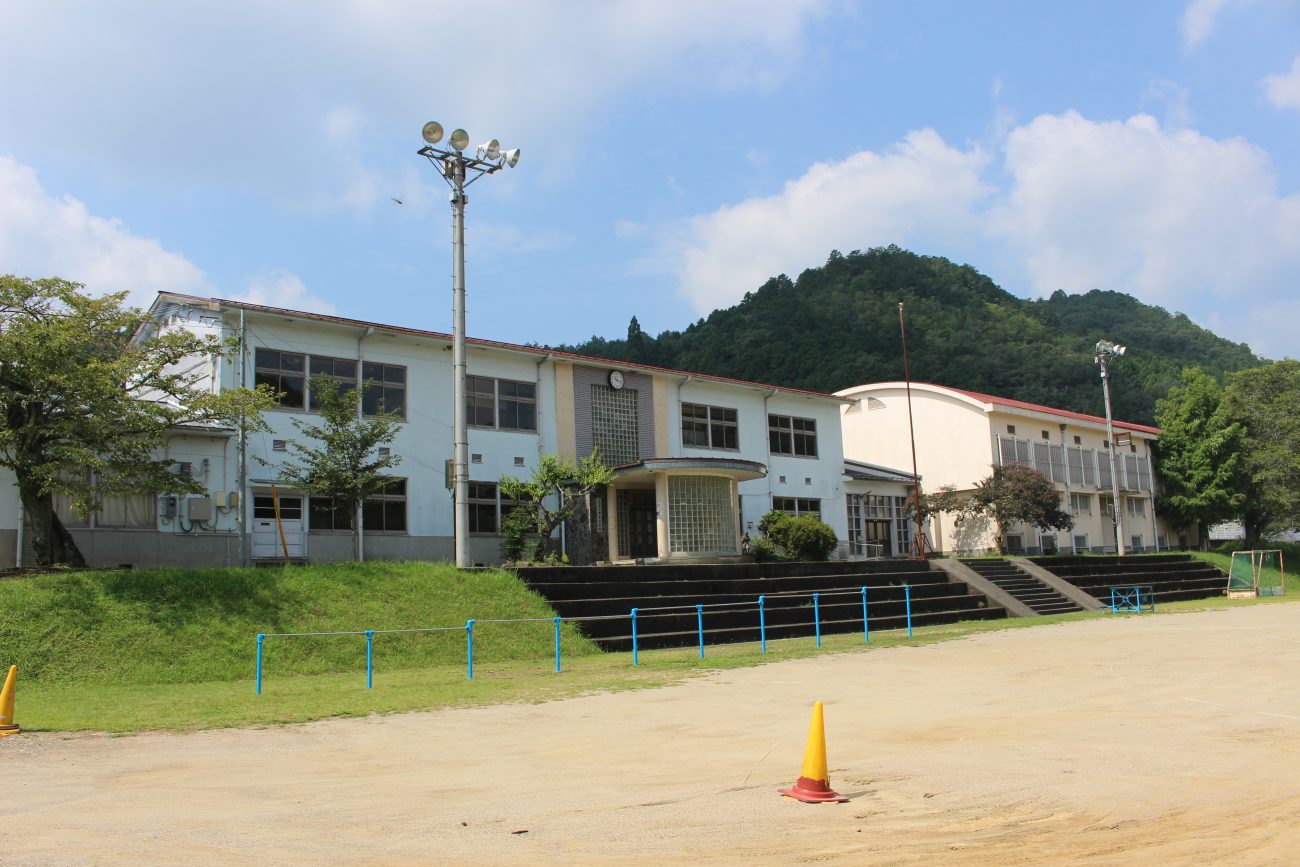 記事京丹波町立質美小学校　閉校のイメージ画像